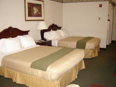 фото отеля Holiday Inn Express Lordstown Newton Falls Warren