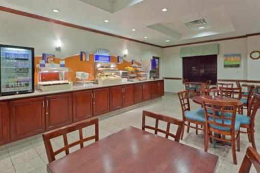 фото отеля Holiday Inn Express Lordstown Newton Falls Warren