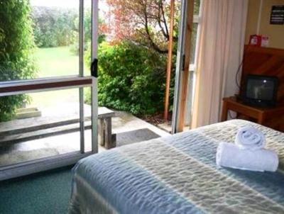 фото отеля Te Anau Lakefront Backpackers