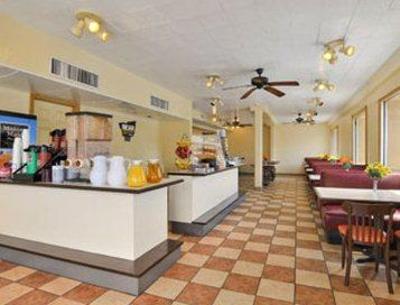 фото отеля Travelodge Hotel Alamo Riverwalk San Antonio