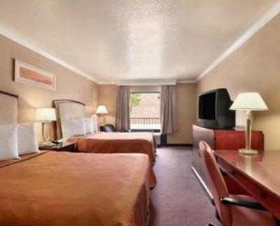 фото отеля Travelodge Hotel Alamo Riverwalk San Antonio