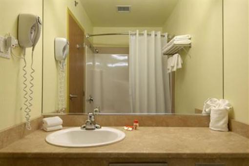 фото отеля Super 8 Hotel - Quebec City / Ste Foy