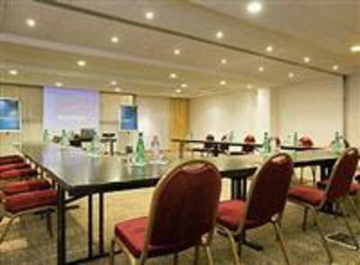фото отеля Novotel Suresnes Longchamp