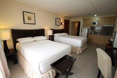 фото отеля Crown Regency Suites Mactan