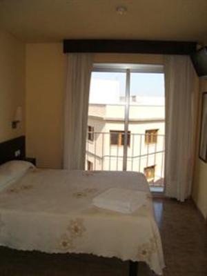 фото отеля Hostal Sant Sadurni d'Anoia