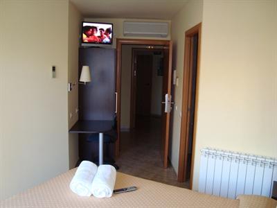 фото отеля Hostal Sant Sadurni d'Anoia