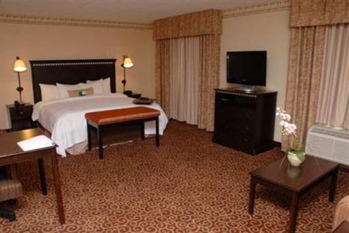 фото отеля Hampton Inn & Suites Staten Island