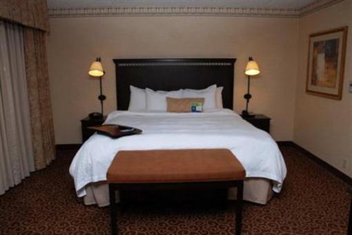 фото отеля Hampton Inn & Suites Staten Island