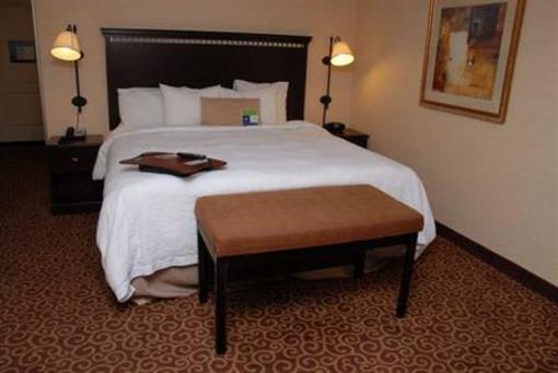 фото отеля Hampton Inn & Suites Staten Island