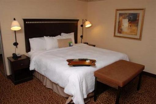 фото отеля Hampton Inn & Suites Staten Island