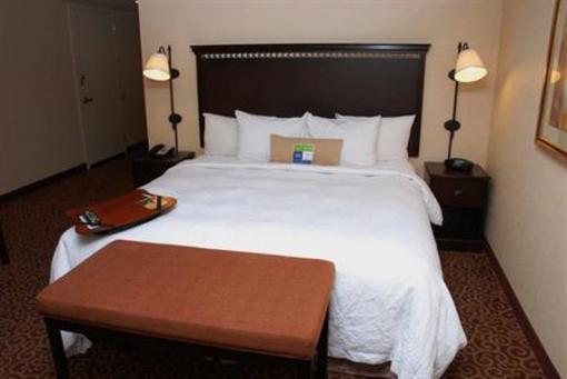фото отеля Hampton Inn & Suites Staten Island