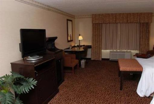 фото отеля Hampton Inn & Suites Staten Island