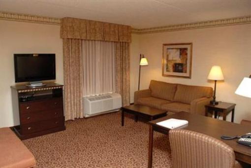фото отеля Hampton Inn & Suites Staten Island