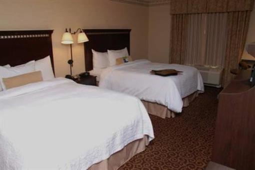 фото отеля Hampton Inn & Suites Staten Island