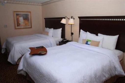 фото отеля Hampton Inn & Suites Staten Island