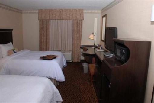 фото отеля Hampton Inn & Suites Staten Island