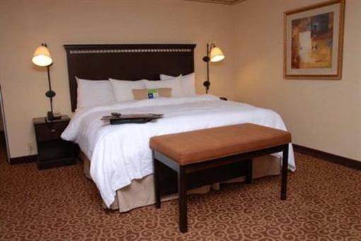 фото отеля Hampton Inn & Suites Staten Island