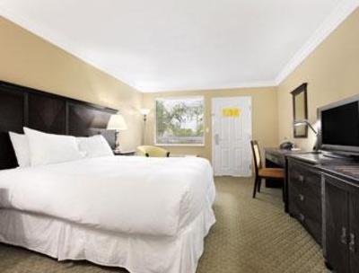 фото отеля Ramada Hotel Lake Placid