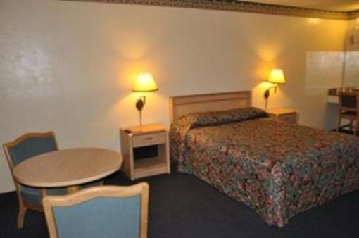 фото отеля Travelers Inn Manteca