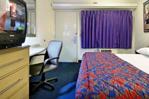 фото отеля Red Roof Inn Boston Southborough