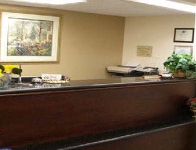 фото отеля Red Carpet Inn & Suites New London