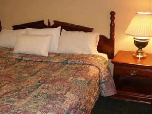 фото отеля Red Carpet Inn & Suites New London