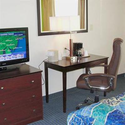 фото отеля Airport Waterfront Inn