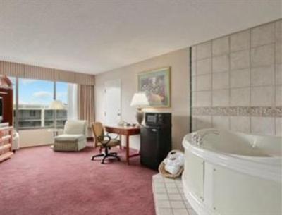 фото отеля Ramada Elyria