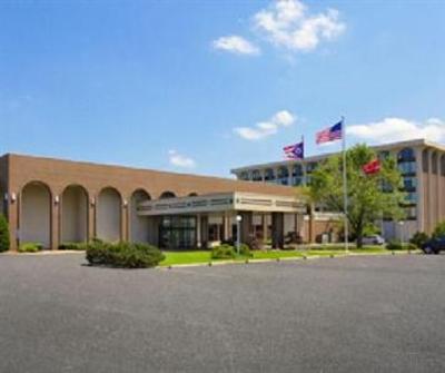 фото отеля Ramada Elyria