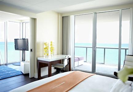 фото отеля Eden Roc, a Renaissance Beach Resort & Spa