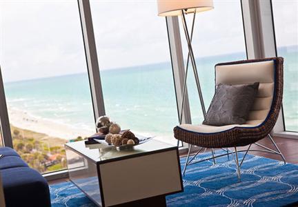 фото отеля Eden Roc, a Renaissance Beach Resort & Spa