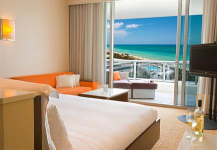 фото отеля Eden Roc, a Renaissance Beach Resort & Spa
