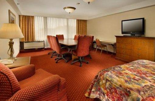 фото отеля Drury Inn & Suites Joplin