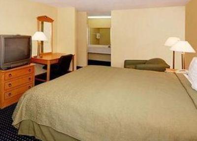 фото отеля Quality Inn N.A.S. - Corry