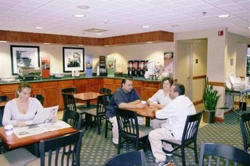 фото отеля Hampton Inn Airport Belleville (Michigan)