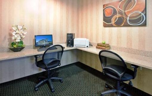 фото отеля Holiday Inn Express Germantown