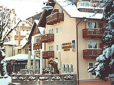 фото отеля Hotel Gasthof Weisser Bar