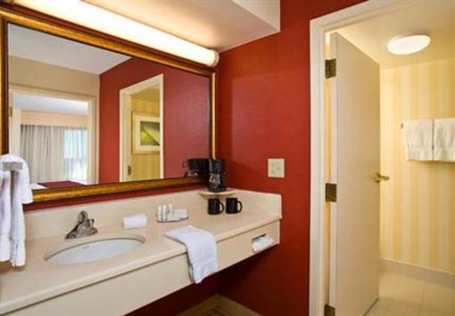 фото отеля Courtyard Tysons Corner Fairfax