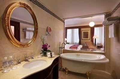 фото отеля Park Hotel Shanghai