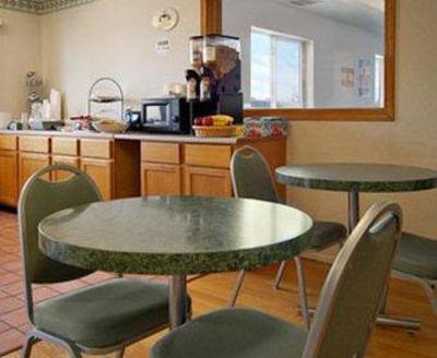 фото отеля Super 8 Motel Monmouth
