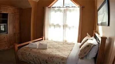 фото отеля Canadian Mountain Lodging at Kicking Horse Mountain Resort