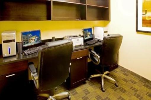 фото отеля Holiday Inn Express Hotel & Suites Beeville