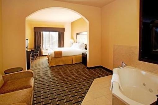 фото отеля Holiday Inn Express Hotel & Suites Beeville