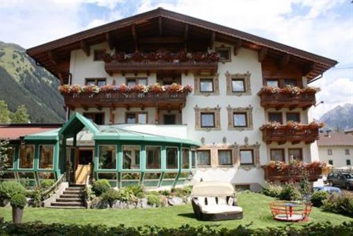 фото отеля Naturparkhotel Ober Lechtalerhof Holzgau