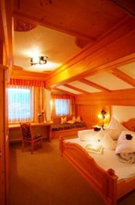фото отеля Naturparkhotel Ober Lechtalerhof Holzgau