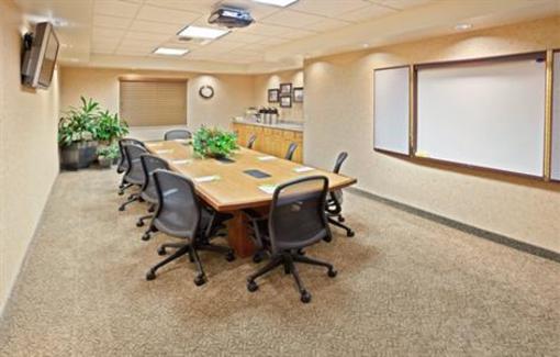 фото отеля Holiday Inn Express Hotel & Suites Cheney - University Area