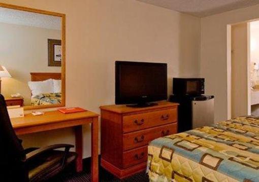 фото отеля Econo Lodge Inn & Suites Clinton (Oklahoma)