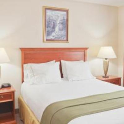 фото отеля Holiday Inn Express Adrian
