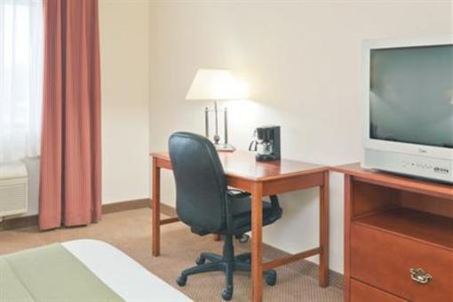 фото отеля Holiday Inn Express Adrian