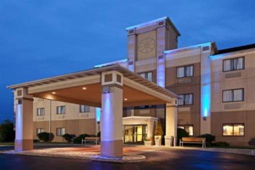 фото отеля Holiday Inn Express Adrian